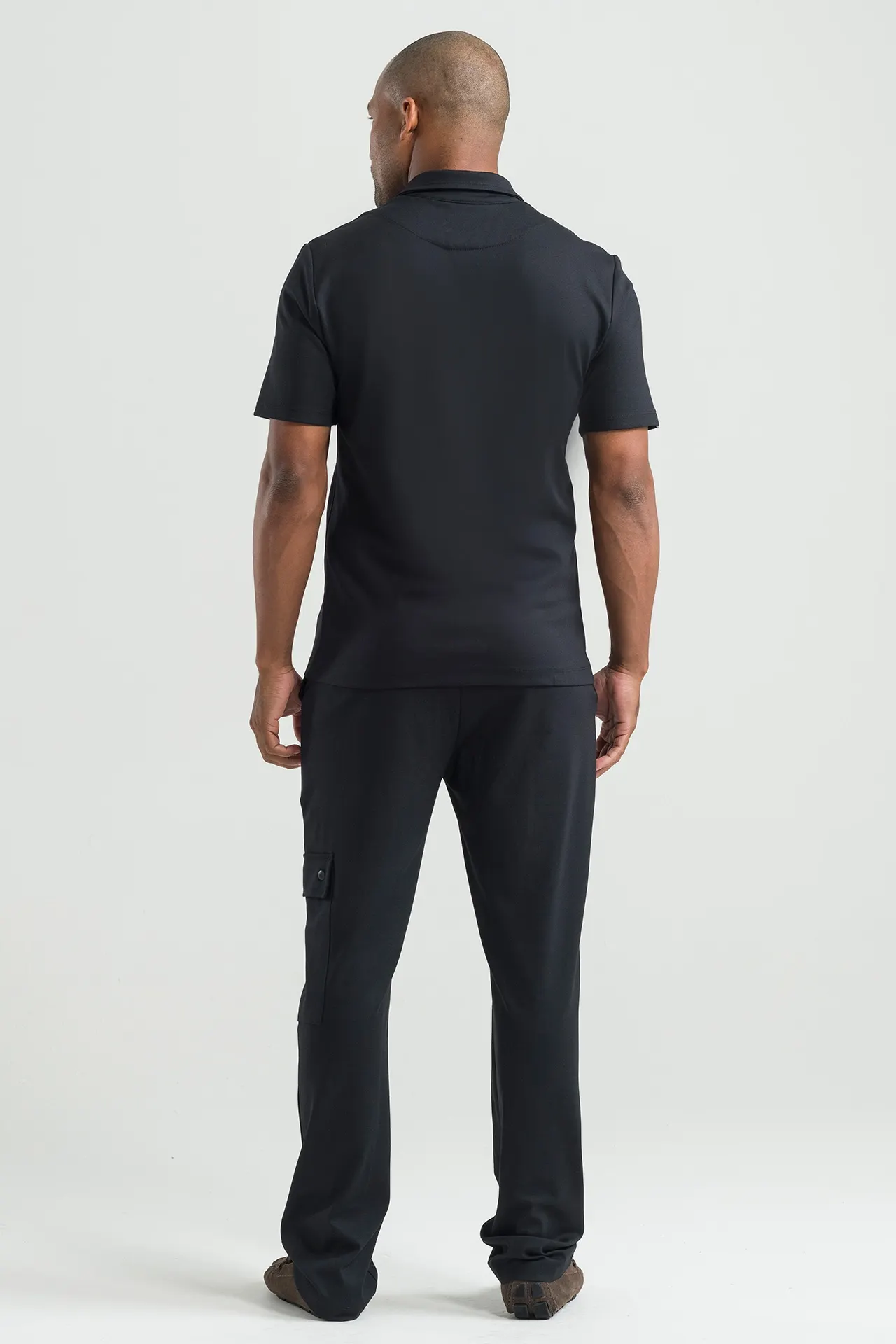 Scrub para hombre polo negro - Imagen 4