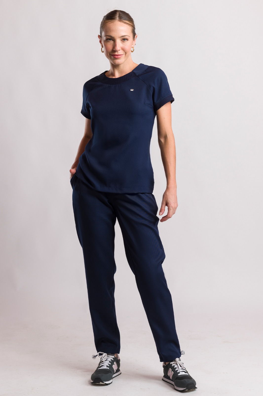 Scrub uniforme para mujer impulse azul marino - Imagen 4